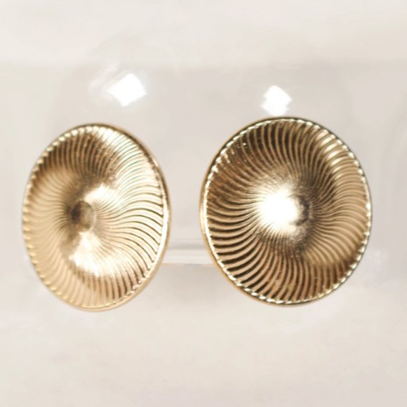 Vintage 1960s Gold Tone Round Clip On Earrings Elegant Classic Style - Picture 1 of 3